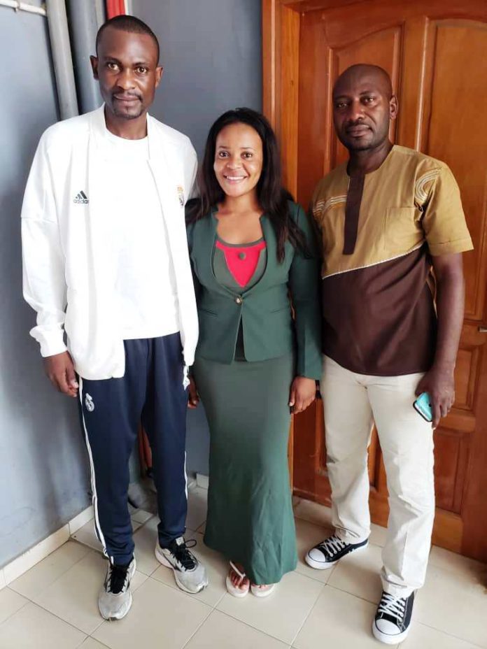 En compagnie de son principal avocat et du secrétaire général du Snjc