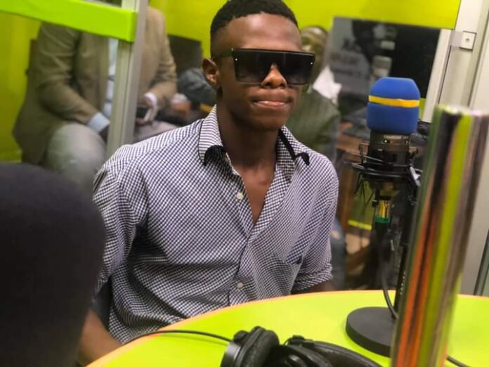 le jeune artiste Happy