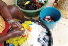 LESSIVE, VAISSELLE, BALAYAGE, NETTOYAGE… Ces petits métiers qui font survivre à Yaoundé