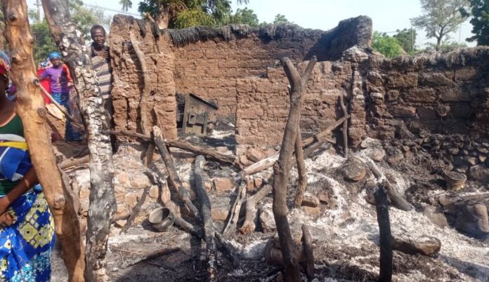 Boko Haram a incendié une quarnataine de maisons.